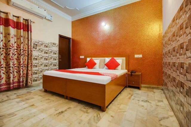 Hotel Aashirwad Chandīgarh 외부 사진